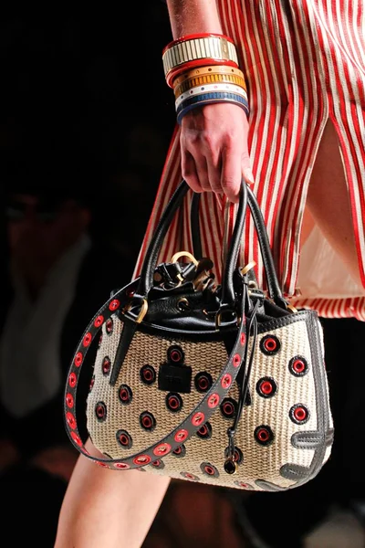 Look 75